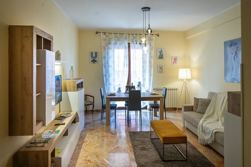 Corno Grande – Appartamento spazioso con due bagni e parcheggio gratuito a L’Aquila

 - immagine principale